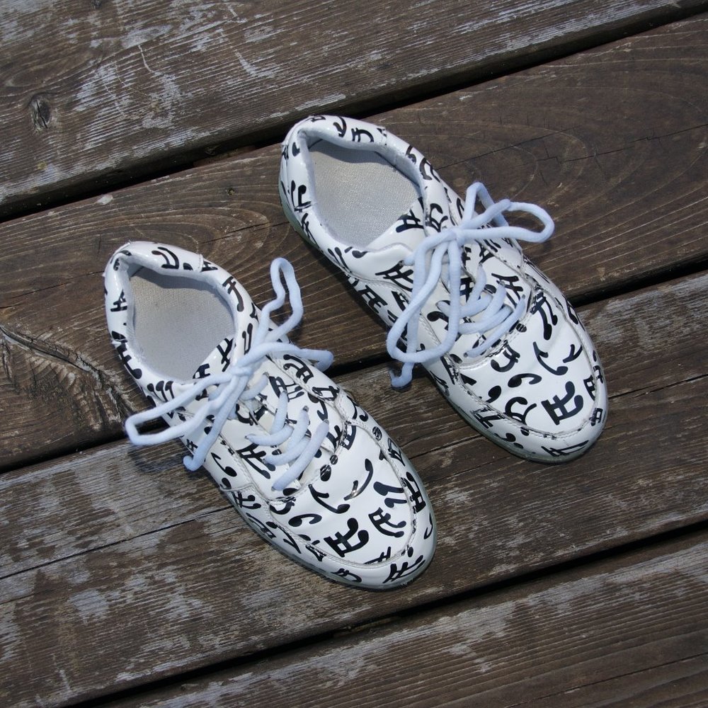 Musical Notes LED Light-Up Shoes - Youth Size 3/4 - Picture 4 of 8